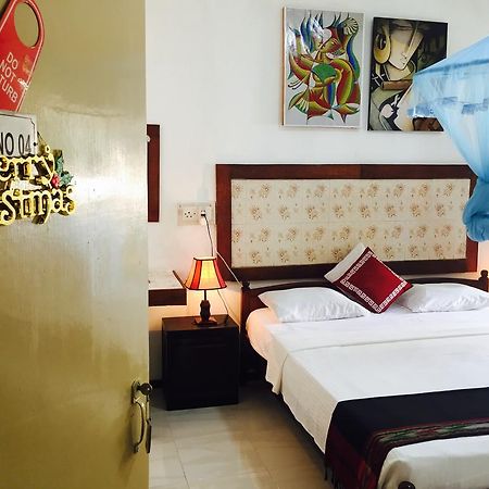 Holiday Nest Bed & Breakfast Wadduwa Exterior photo