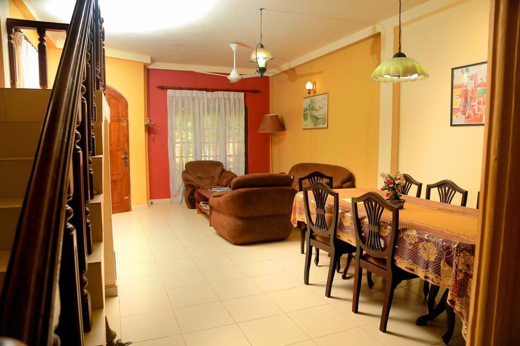 Holiday Nest Bed & Breakfast Wadduwa Exterior photo