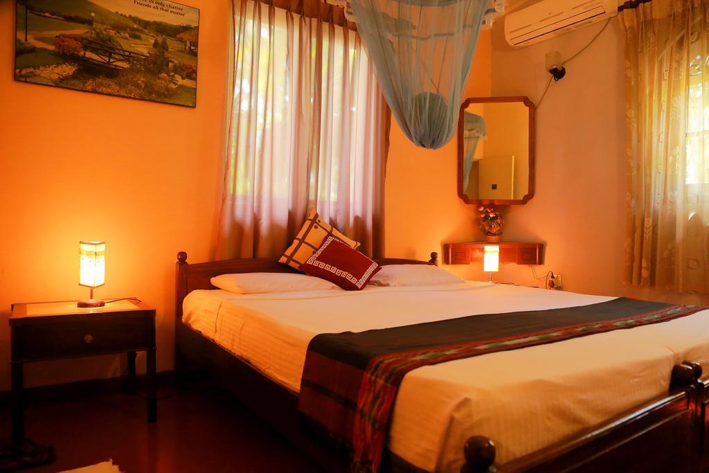 Holiday Nest Bed & Breakfast Wadduwa Exterior photo