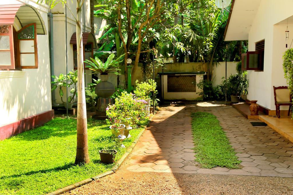 Holiday Nest Bed & Breakfast Wadduwa Exterior photo