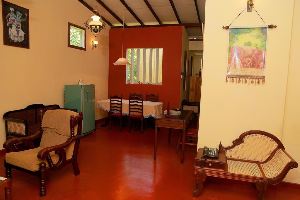 Holiday Nest Bed & Breakfast Wadduwa Exterior photo