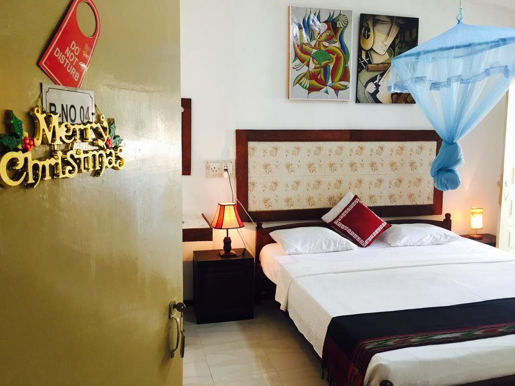Holiday Nest Bed & Breakfast Wadduwa Exterior photo